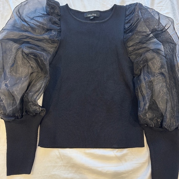 Romantic🎼blouse w sheer puff sleeves - Picture 1 of 6